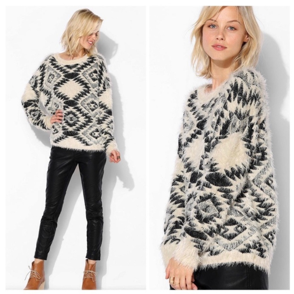 UO Staring At Stars Eyelash Aztec Fuzzy Sweater M